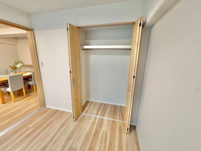収納付きで、お部屋がすっきり片付きます。