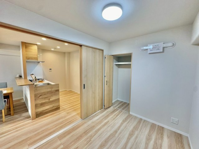 洋室4.7帖・収納付きで、お部屋がすっきり片付きます