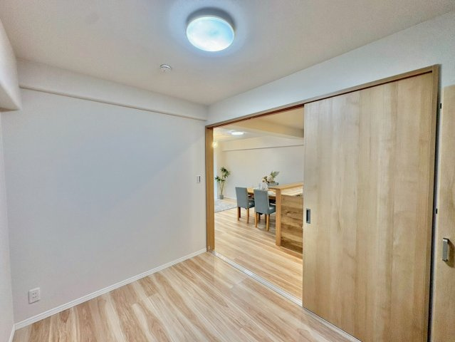 洋室4.7帖・収納付きで、お部屋がすっきり片付きます