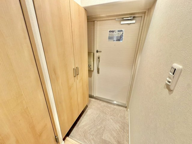 玄関は収納スペースもしっかり確保　いつもきれいな玄関を保つことができます