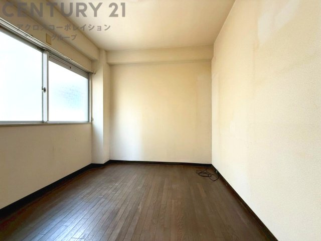 子供部屋…創造性や成長を促す遊びの空間を提供。学習や趣味に集中できる環境を整えます。個別のプライベートスペースは自己表現と自立心を育み、心地よい睡眠環境を整えリラックスできる場所を提供。