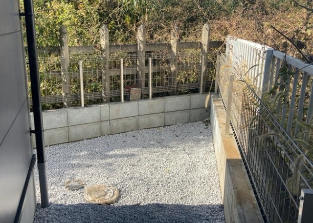 庭があることでガーデニングや家庭菜園はもちろん、こどもの遊び場やペットを放して遊ぶことができます。また、家の周囲に余裕があるということです。隣地との間があれば、十分な日当たりと、風通しが確保できます。