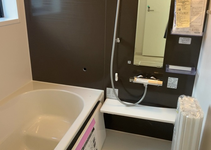 入浴時の快適さも大事なことですが、綺麗な状態を維持できなければ気持ちよく入浴できません。毎日の掃除が楽という点は大事なポイントになります！カビが生えにくく掃除がしやすい、壁や浴槽を選ぶといいでしょう。
