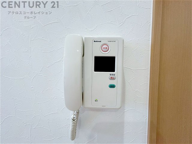 訪問者が来たときにテレビ画面で確認できるため、安心してドアを開けられます。録画機能があるものもあり、留守中に来訪者を記録しておくことができます。利便性が高く、セキュリティ面でも安心です　