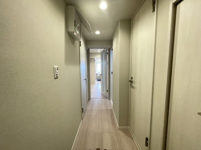 宅配等の受け取りの際にも、室内が見えない玄関で、防犯面も安心。　