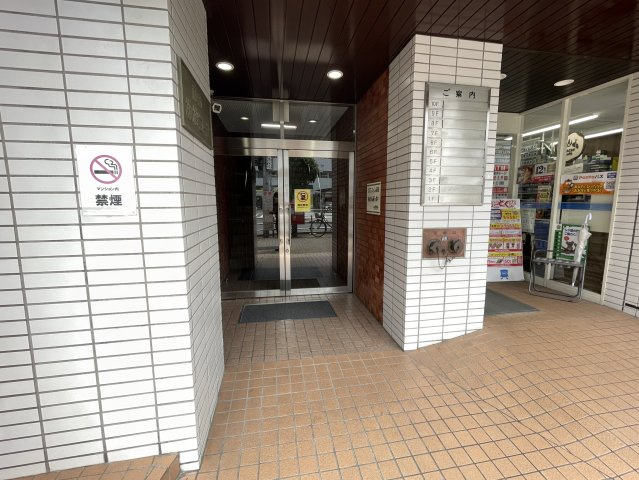 マンションの顔でもある、高級感漂うエントランス。　