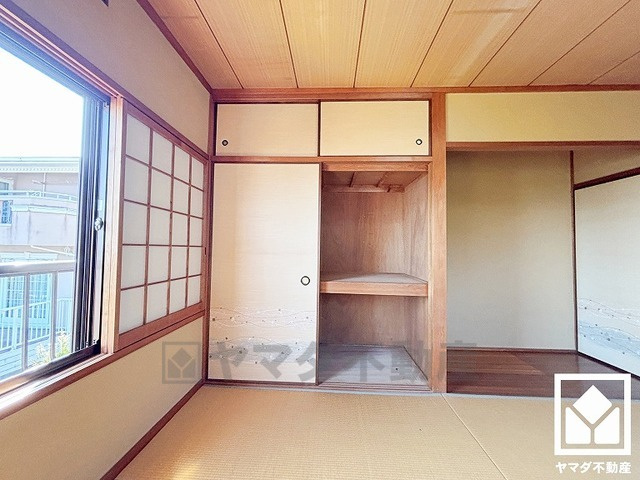 押入にはお客様用の座布団や寝具も収納可能です。