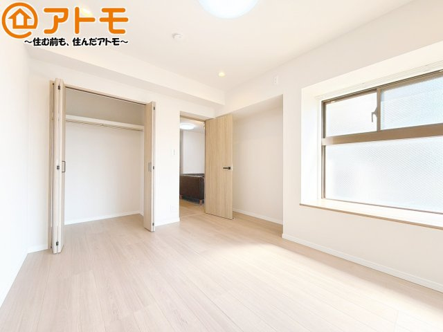 収納スペースもしっかり確保したお部屋は、収納家具の数も減らせるのでお部屋を広く使えます！