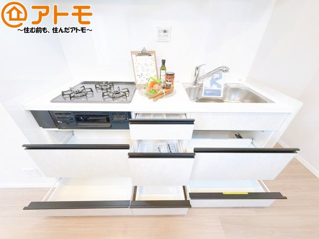 大容量システムキッチン♪お料理スペースやシンク広々！毎日の家事をしっかりサポート♪