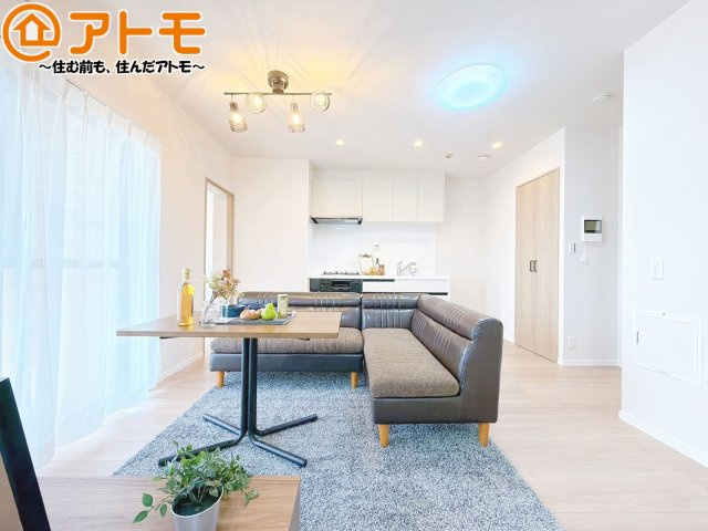 家族団らんのイメージは、リビングを思い浮かべませんか？リビングこそ広々としたお部屋が良いですね♪