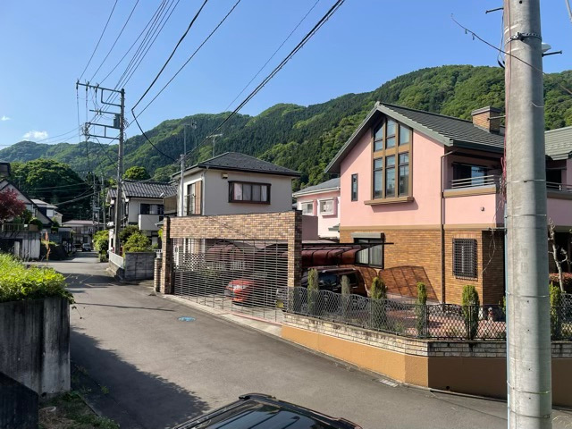 土地の地勢が高台の場合、景色が綺麗にみることができ、景色にこだわってお家探ししている方におすすめです！また平坦地よりも風通しがいいというメリットがあります。デメリットもあるので是非現地でご確認下さい。