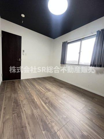 スタンダードな洋室です