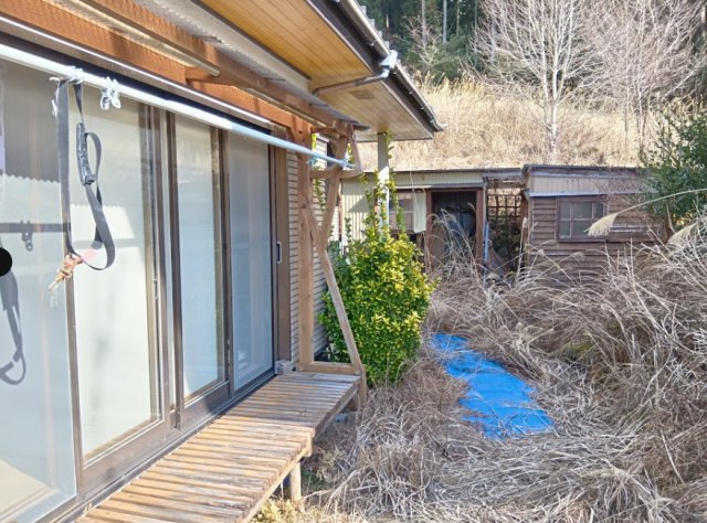 現況でのお引渡しになります。上物をそのまま使う事も出来ます。