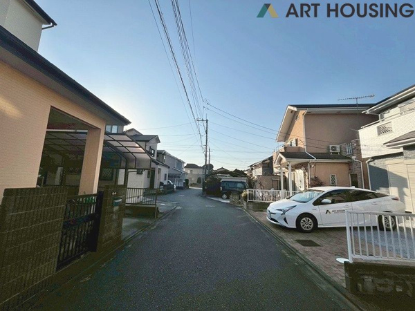 【磯部　中古戸建の前面道路含む現地写真】