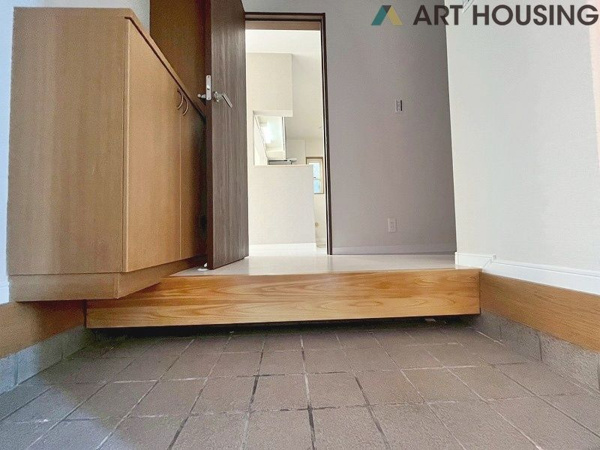 【磯部　中古戸建の玄関】