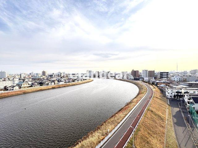 駅近の利便性と落ち着いた住環境が調和した、暮らしやすさ重視のマンション。　シンプルな管理体制と穏やかな住環境が、日々の暮らしに安心をもたらしてくれます。
