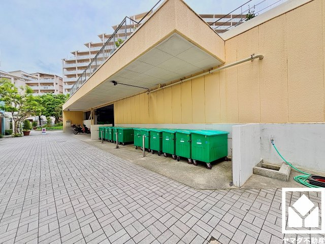 衛生面への配慮もうかがえる、心地よく利用できるごみ置き場です。