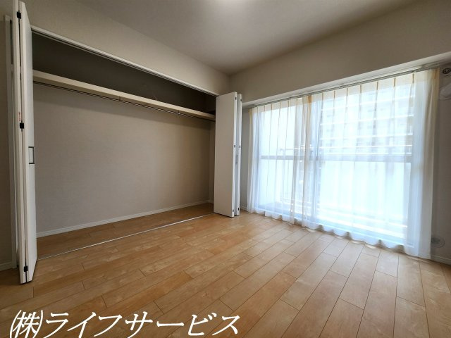 洋室6.5帖／洋室は全室陽当り良好の南向き＆クローゼット有！