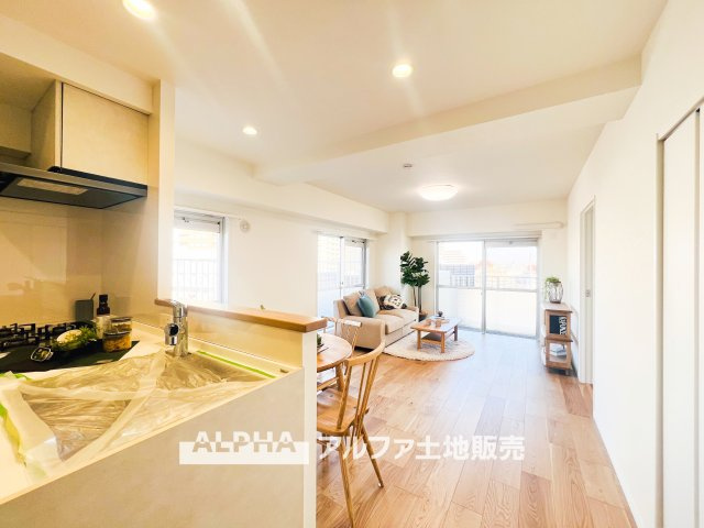 【full　space】　◆気軽に人を招ける◆ゆったりとした住空間に手のぬくもりを感じれるような温かい住まい。そんな環境で暮らしていくうちに僕たちも変わって行く。