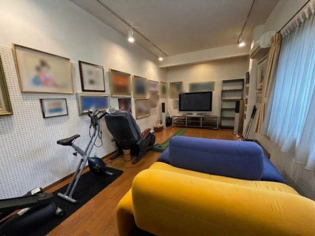 ゴルフのスイングも出来るよう2.82ｍの天井高を誇る多目的ルーム　（防音室ですので楽器の演奏も可能）