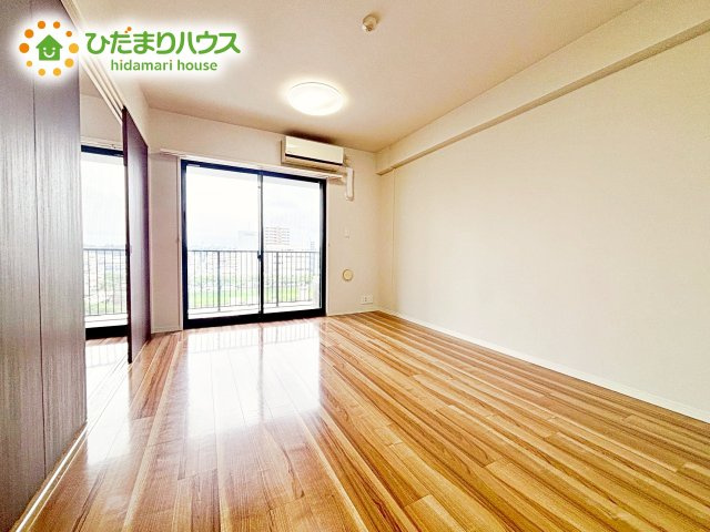 日当たりの良い南の窓に沿ってレイアウトされたLDK。キッチンに立っていても、外の景色が楽しめるため、晴れやかな気分で過ごせます。