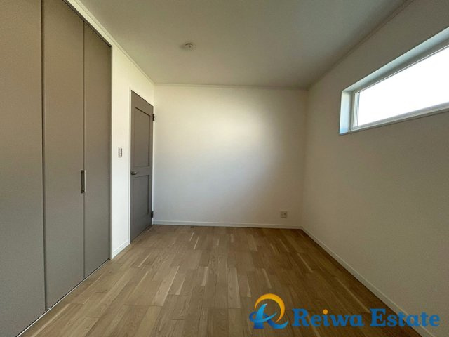 クローゼット付きのお部屋は居室空間を隅々まで使えるのが嬉しいですね。