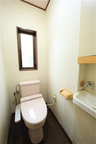 コンパクトで使いやすいトイレです