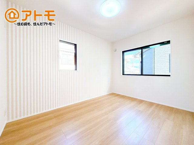 広々使える収納付きの洋室です♪
