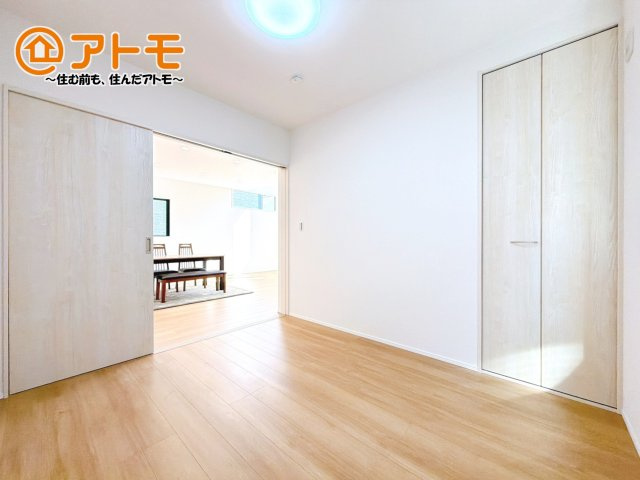 収納豊富な洋室は使い勝手良好です！