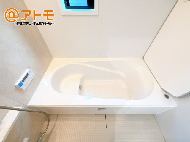 お風呂で日々の疲れを落としましょう♪スタイリッシュなお風呂になっています！
