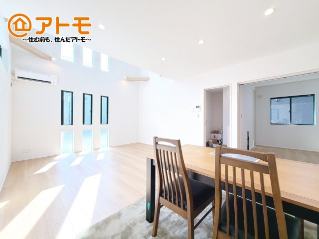 家族団らんのイメージは、リビングを思い浮かべませんか？リビングこそ広々とした空間が良いですね♪