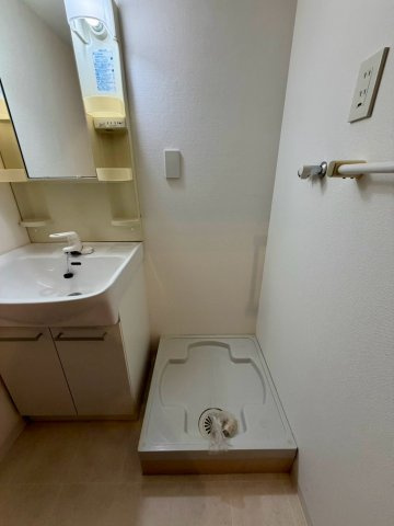 洗濯機から床への漏水を防ぐことが出来る防水パン設置済み。