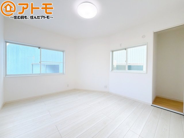 収納スペースもしっかり確保したお部屋は、収納家具の数も減らせるのでお部屋を広く使えます！