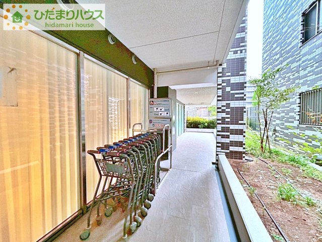毎日のお買い物がもっと便利に。重たい荷物も安心のショッピングカート利用可能！