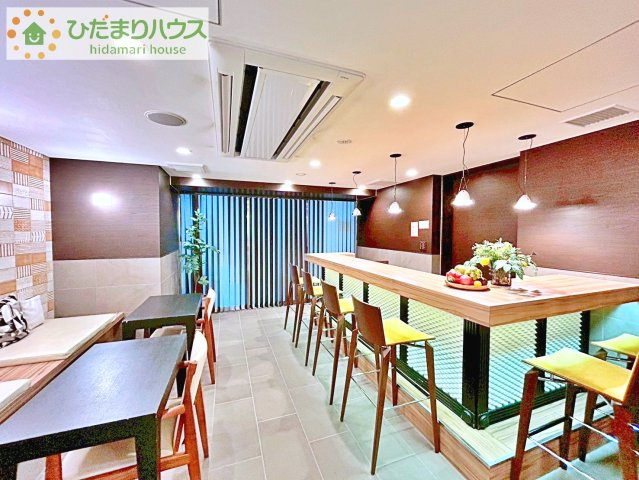 まるでホテルのような、くつろぎのカフェラウンジ。