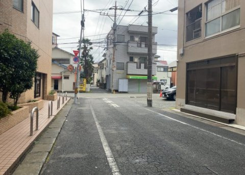 眺望の良さを楽しめるダイニングキッチンで家族団らんの時間を過ごしてはいかがでしょうか。バルコニーから見える景色を家族で眺める時間は、時間が経つのを忘れてしまいそうですね。是非、現地を見に行きましょう！