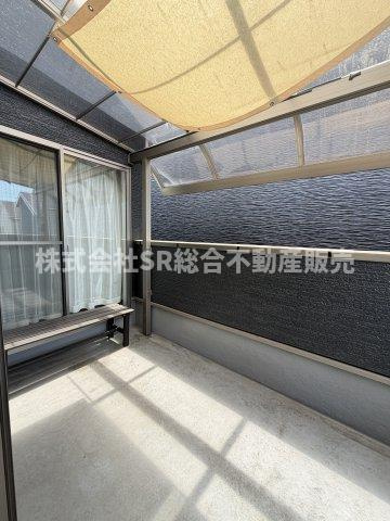 バルコニーは広めで陽当たり良好♪洗濯物も乾きやすいです！