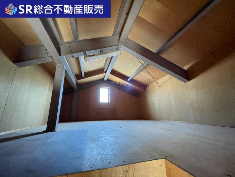 屋根裏収納もございます♪