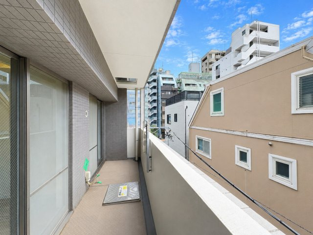 ◆広いバルコニーは寝室とリビングからアクセスできる2WAY動線。お布団も洗濯物もたくさん干せます！！