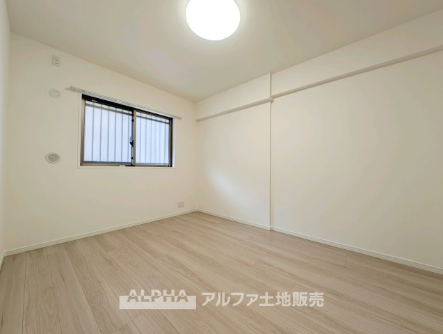 【comfort　room】　◆落ち着きのある室内◆寝室としても子ども部屋としても使いやすく、暮らしの変化にも対応できる空間。日々の時間を穏やかに過ごせます。