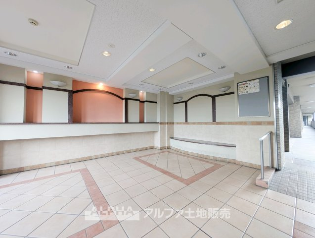 【A　warm　space】◆心がほどける場所◆　ゆとりある空間が、日常に静かな余白をつくる住まい。人を迎えることが自然になり、暮らしのリズムも穏やかに整っていく。