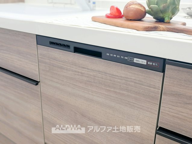 【Food　washing　machine】　◆食洗機◆お子様の面倒を見れる時間が増え時短になります。加えて手荒れも防げてしかも節水が高い為、大変人気があり重宝します。