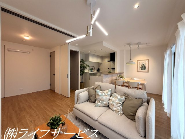 上層階・東南向きにつき陽当り良好！室内リフォーム済につきすぐのご入居が可能です！ペットと一緒に暮らせるマンション！