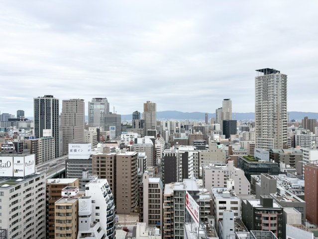【バルコニーからの眺望】22Fからの眺望！高層階・東向きにつき朝陽が差し込みます！