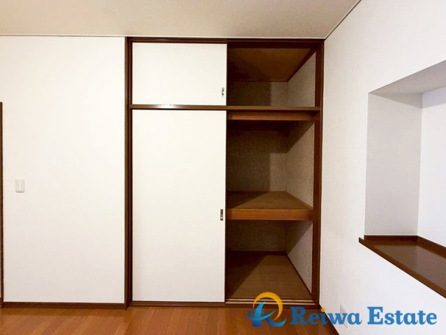 来客用のお布団を収納するのにも便利なクローゼット。