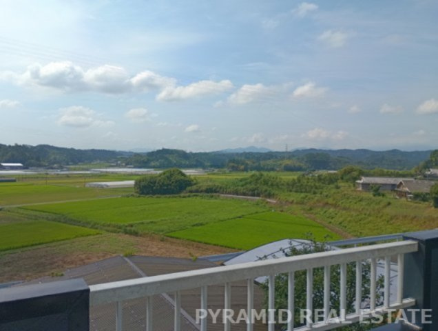 高い建物がなく陽当り・通風良好。澄んだ空気と広い空を独り占めできる贅沢なロケーション。