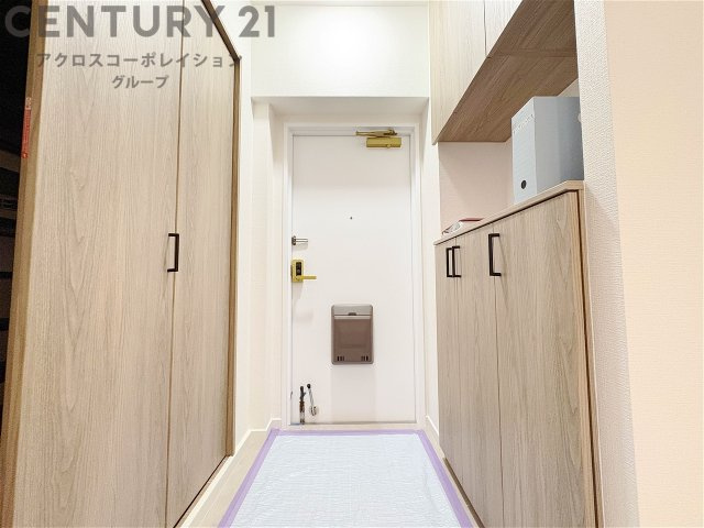 大きな玄関収納付きの玄関です　家族皆様の履物をしっかり収納できます