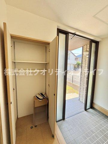 玄関横には収納スペースあり！