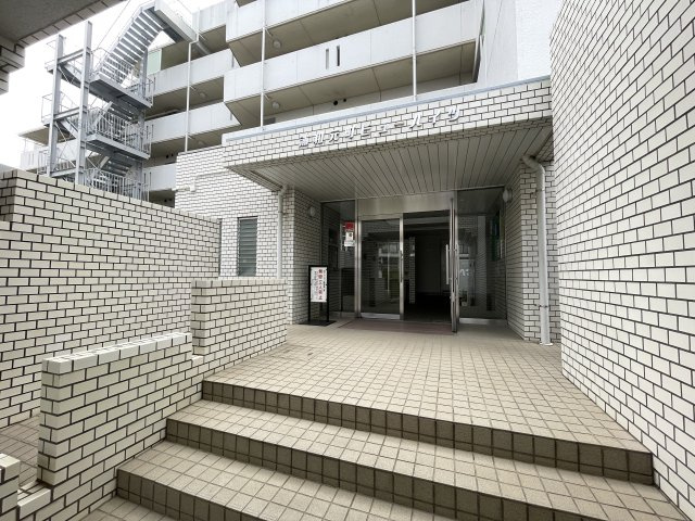 マンションの顔でもある、高級感漂うエントランス。　