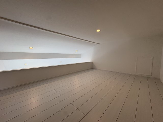 大人が中腰で移動できるロフト！